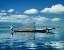 Südostasien, Myanmar - Burma - Birma: Abenteuer im goldenen Land - traditionelles Fischerboot